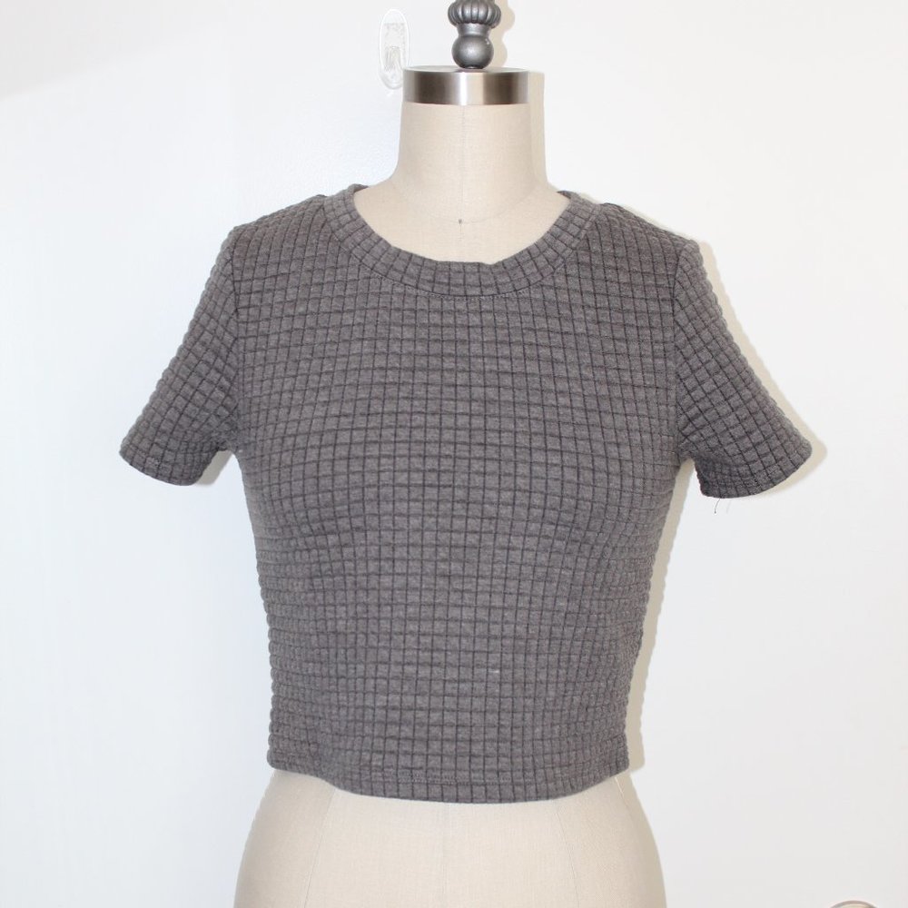 XHILARATION GREY HIGH NECK CROP TOP WITH TEXTURED FABRIC SIZE X-SMALL